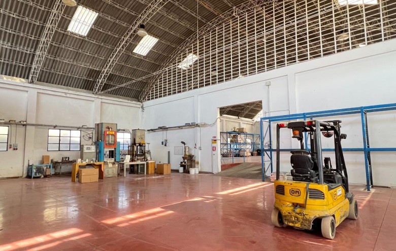 Capannone in vendita a Montignoso