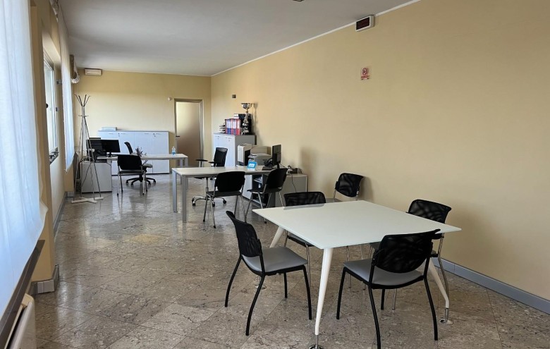 Capannone in vendita a Montignoso