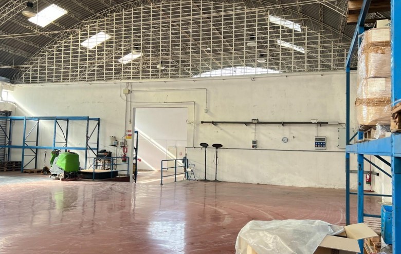 Capannone in vendita a Montignoso