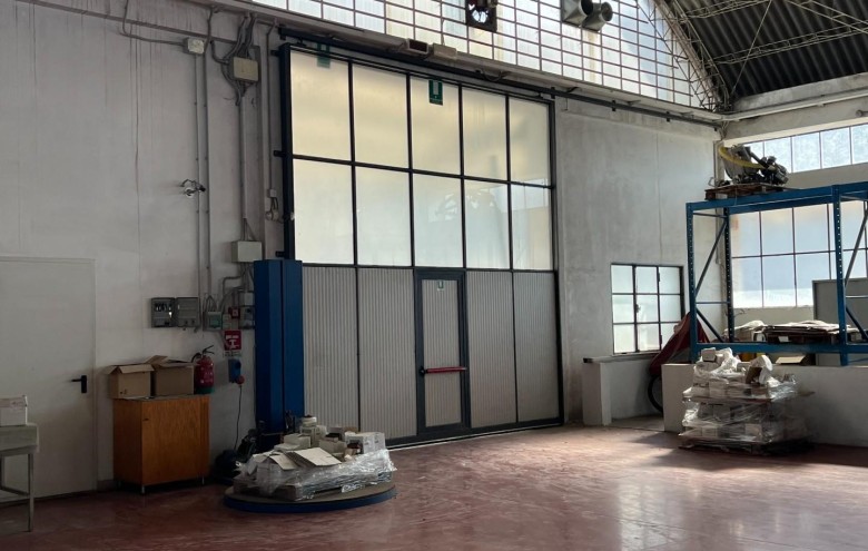 Capannone in vendita a Montignoso