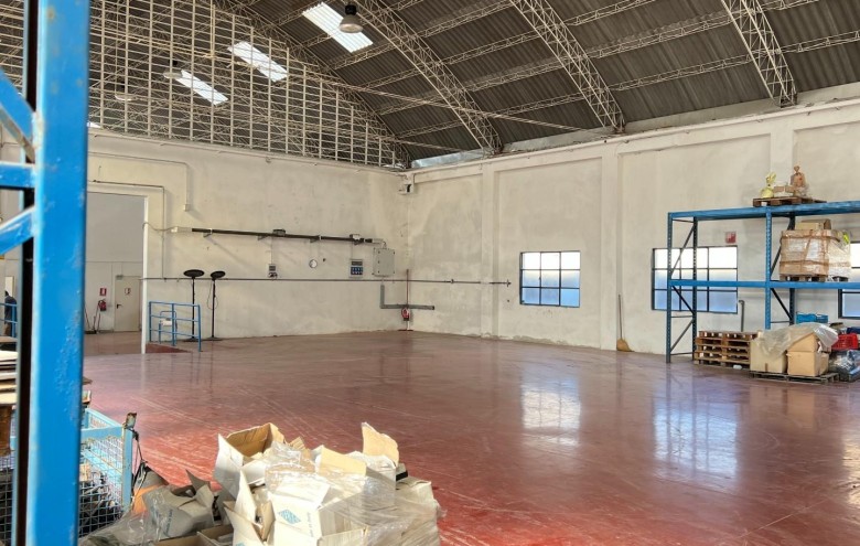 Capannone in vendita a Montignoso