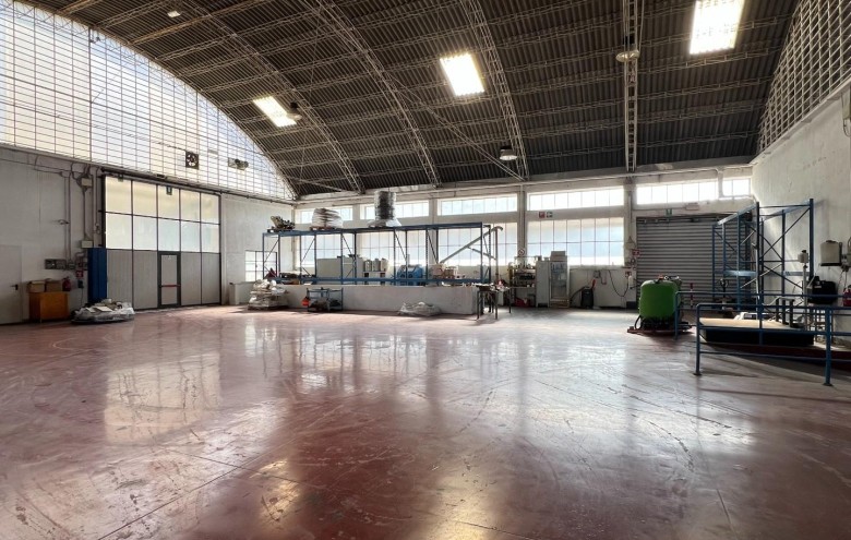 Capannone in vendita a Montignoso