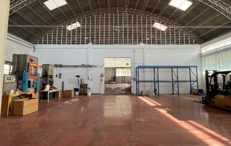 Capannone in vendita a Montignoso