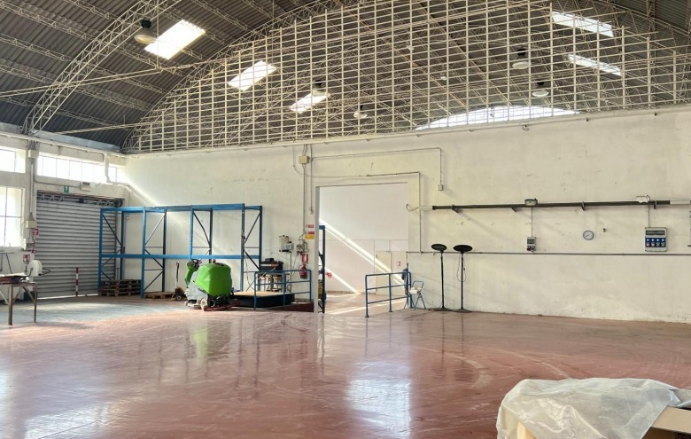 Capannone in vendita a Montignoso