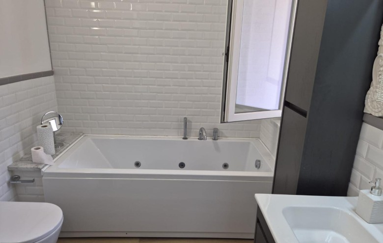 Bifamiliare in affitto a Massa