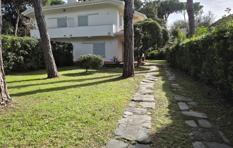 Bifamiliare in affitto a Massa