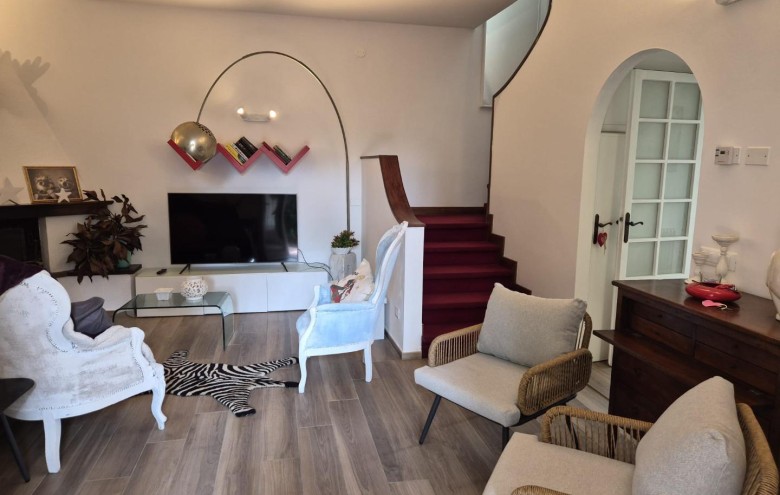 Bifamiliare in affitto a Massa