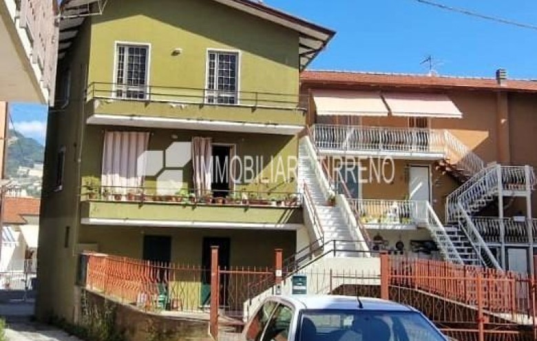 Terratetto in vendita a Massa