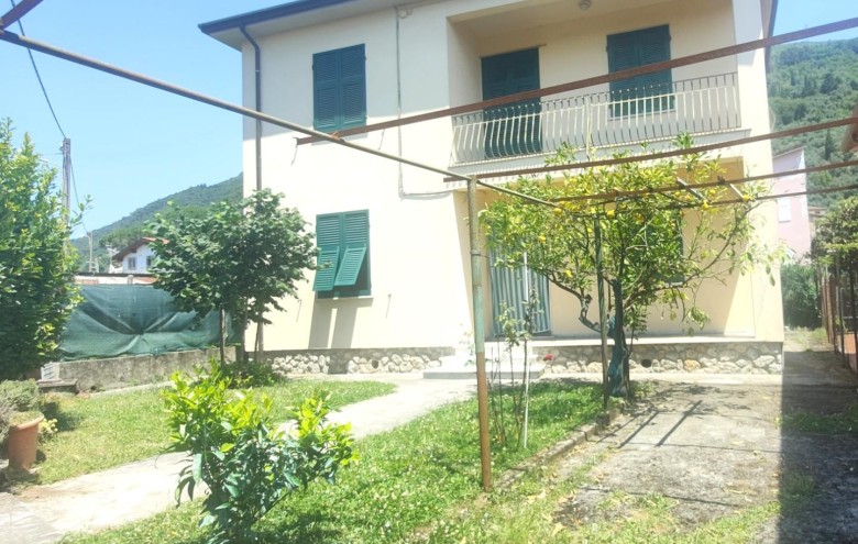 Villa singola in vendita a Massa