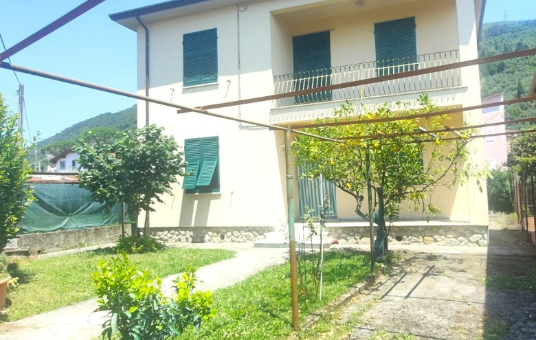 Villa singola in vendita a Massa