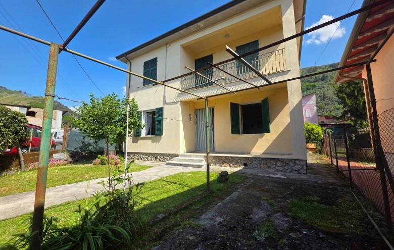 Villa singola in vendita a Massa