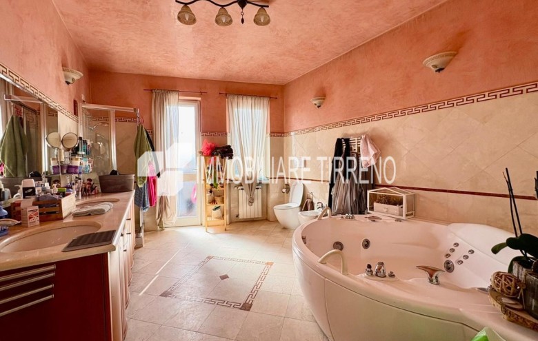 Appartamento in vendita a Massa