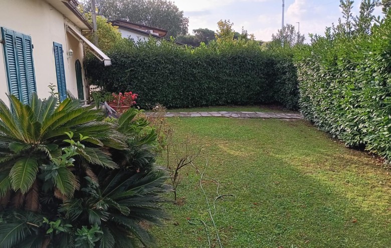 Bifamiliare in vendita a Massa