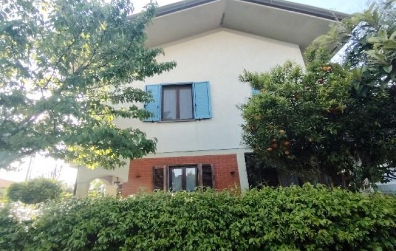 Casa semi indipendente in vendita a Massa
