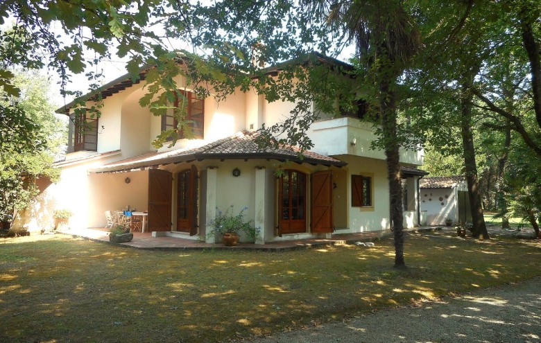 Bifamiliare in vendita a Massa