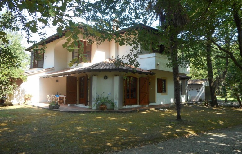 Bifamiliare in vendita a Massa