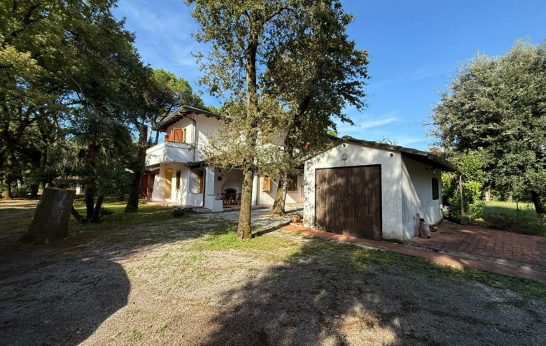 Bifamiliare in vendita a Massa