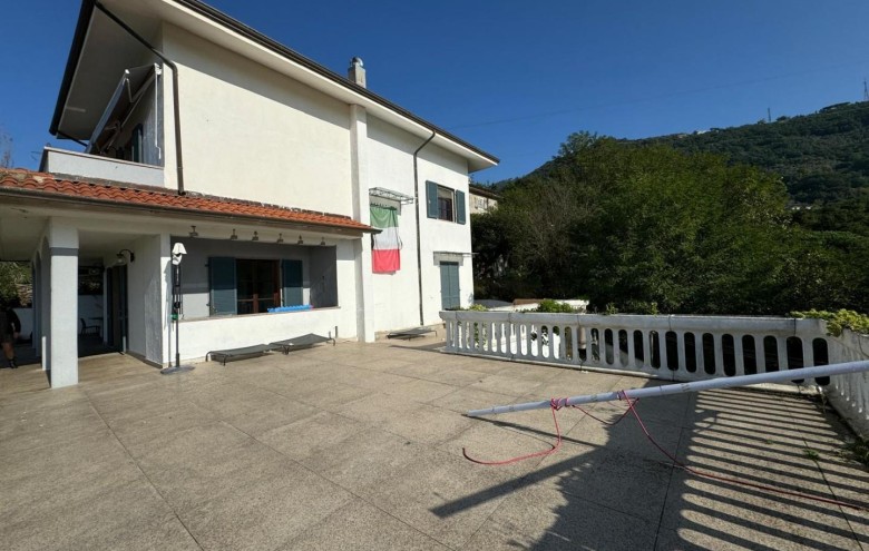 Villa singola in vendita a Carrara