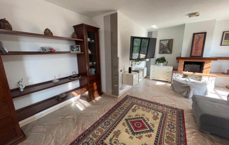 Villa singola in vendita a Carrara