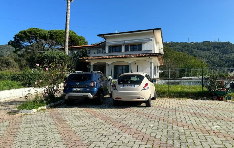 Villa singola in vendita a Carrara