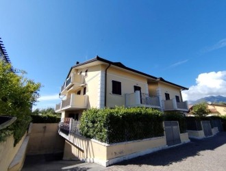 Appartamento in vendita a Marina di Massa