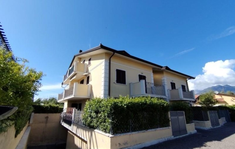 Appartamento in vendita a Massa