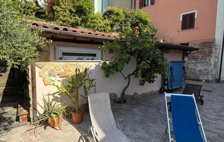 Casa semi indipendente in vendita a Massa