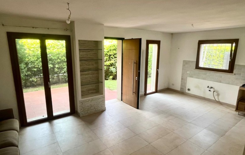 Villetta a schiera in vendita a Montignoso