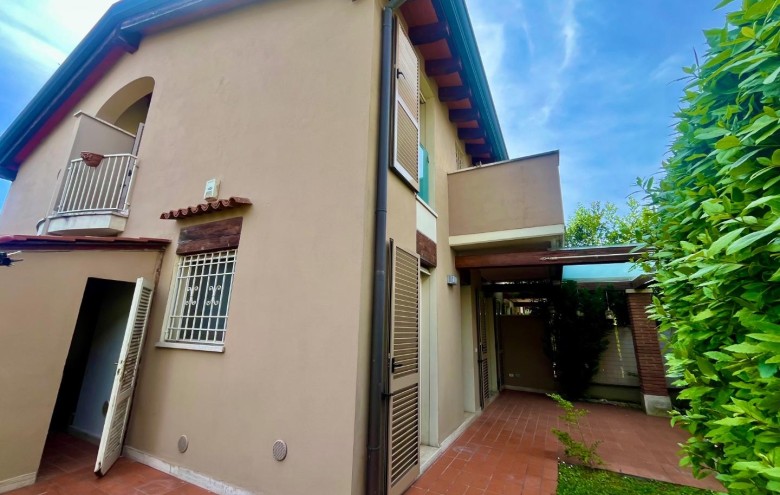 Villetta a schiera in vendita a Montignoso