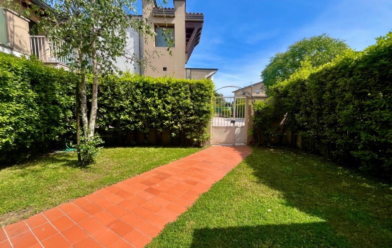 Villetta a schiera in vendita a Montignoso