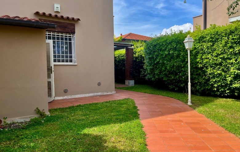 Villetta a schiera in vendita a Montignoso