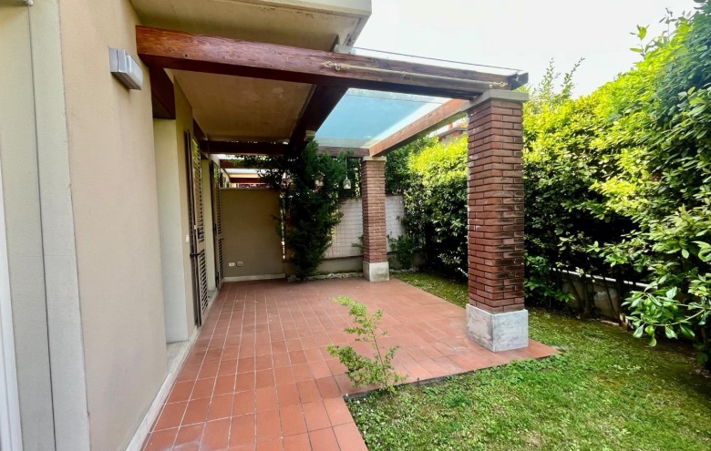 Villetta a schiera in vendita a Montignoso
