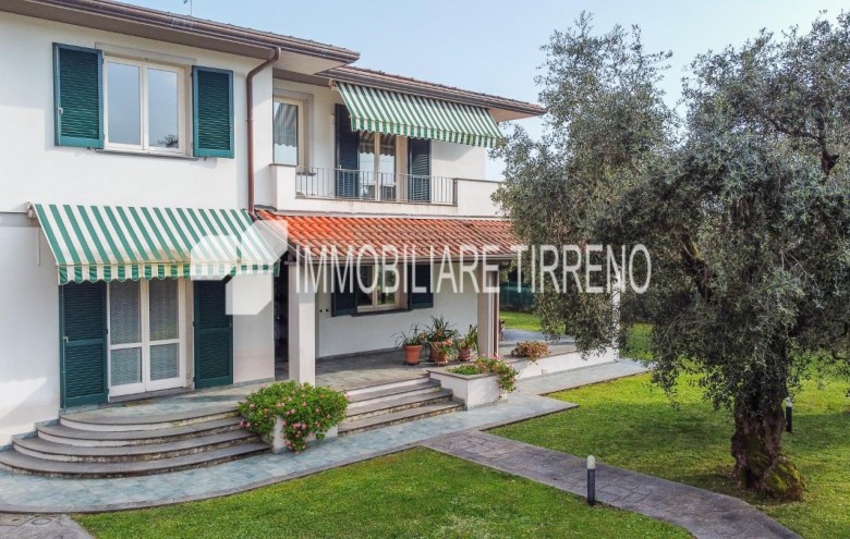 Villa singola in vendita a Massa