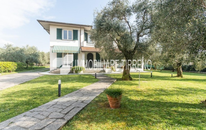 Villa singola in vendita a Massa