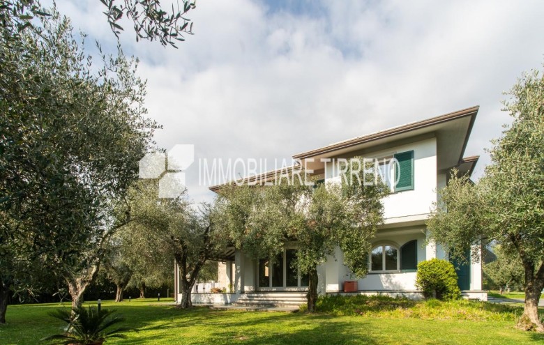Villa singola in vendita a Massa
