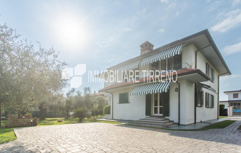 Villa singola in vendita a Massa