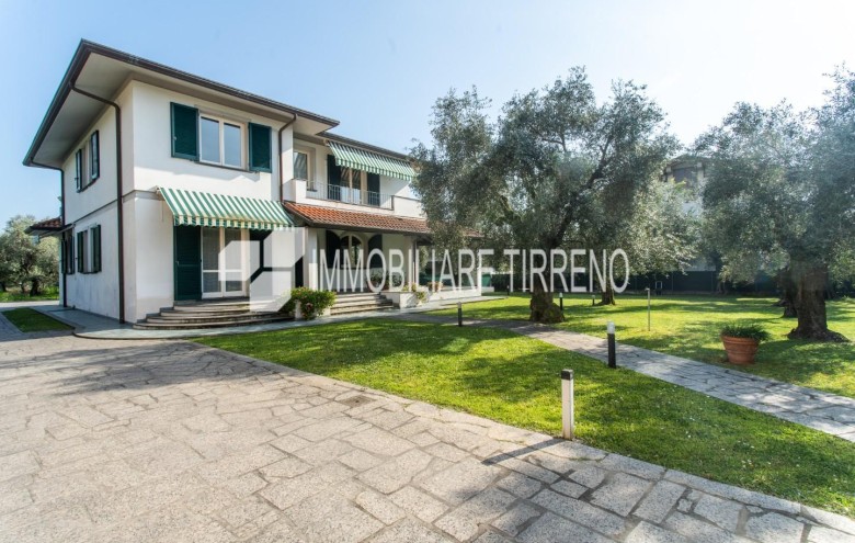 Villa singola in vendita a Massa