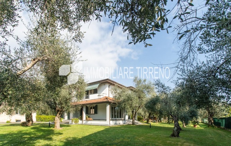 Villa singola in vendita a Massa