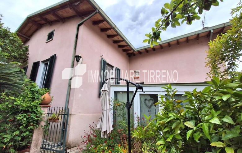 Villa singola in vendita a Massa