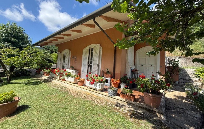 Villa singola in vendita a Massa