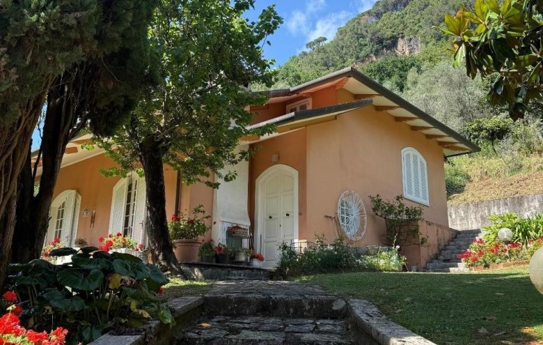 Villa singola in vendita a Massa