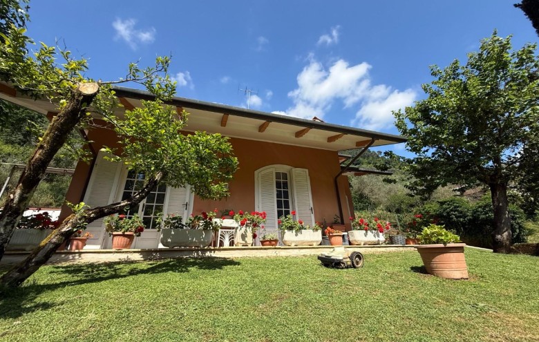 Villa singola in vendita a Massa