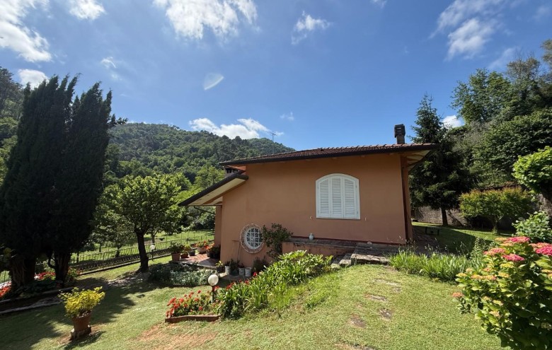 Villa singola in vendita a Massa