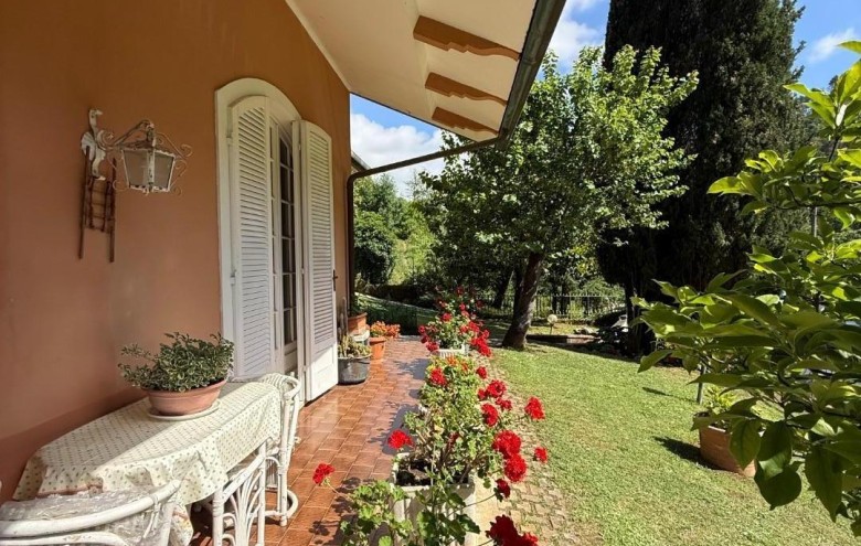 Villa singola in vendita a Massa