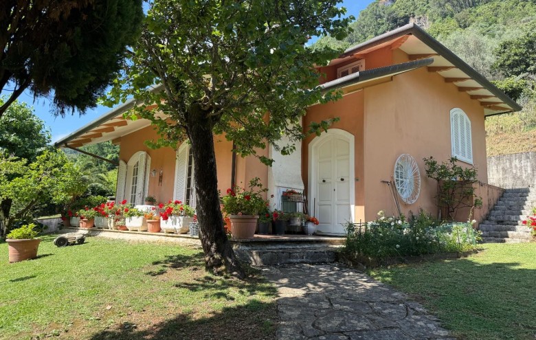 Villa singola in vendita a Massa