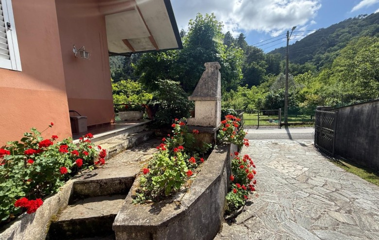 Villa singola in vendita a Massa