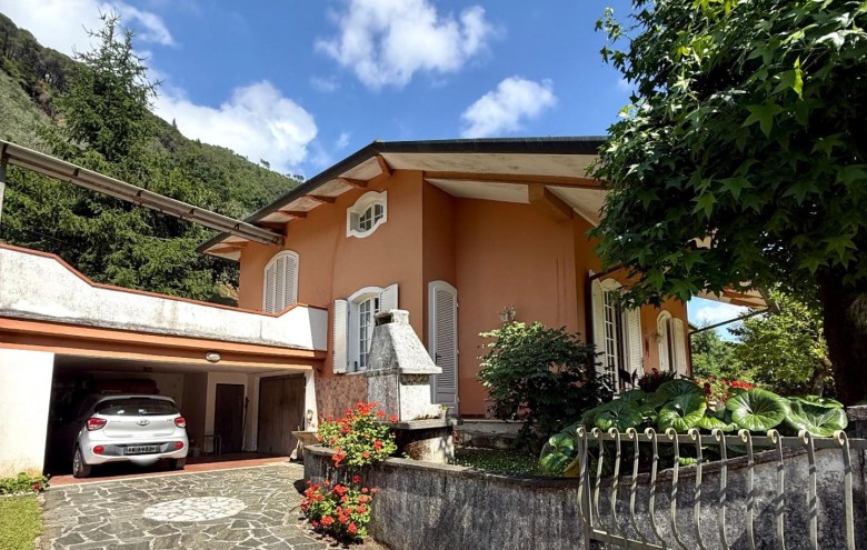 Villa singola in vendita a Massa