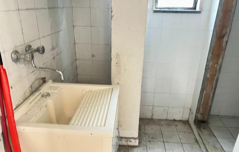 Magazzino in vendita a Massa