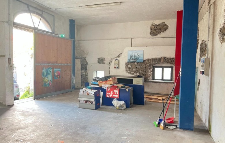 Magazzino in vendita a Massa