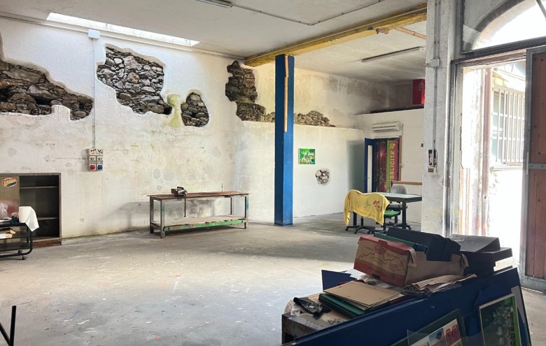 Magazzino in vendita a Massa
